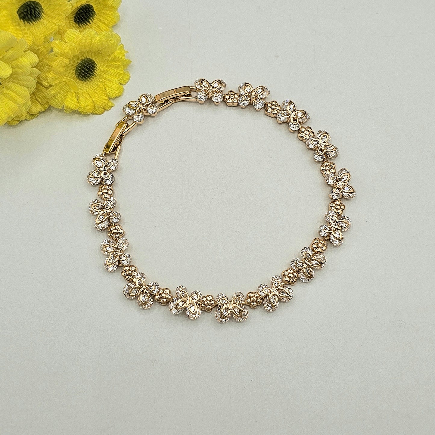 Bracelets - 18K Gold Plated. Butterflies - Clear Crystals - Bracelet.