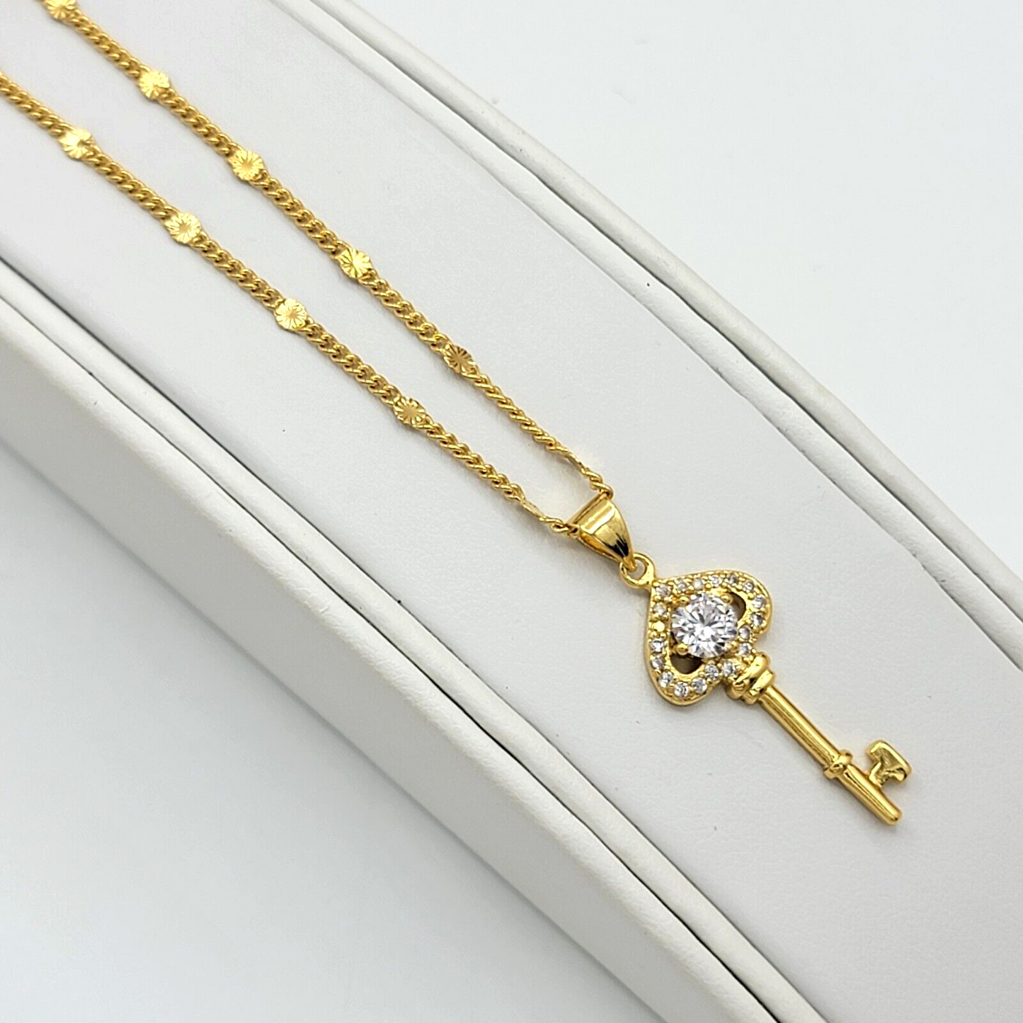 Necklaces - 24K Gold Plated. Key Pendant & Chain.