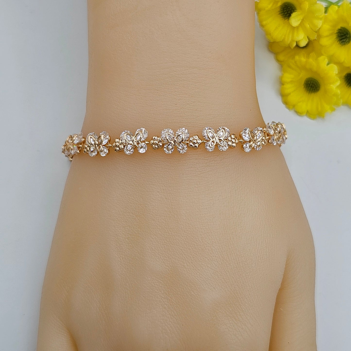 Bracelets - 18K Gold Plated. Butterflies - Clear Crystals - Bracelet.