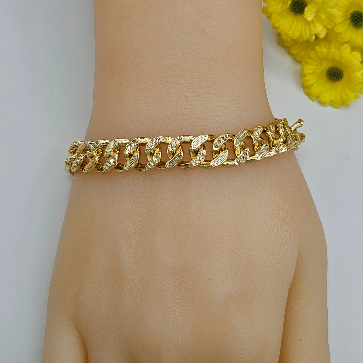 Bracelets - 14K Gold Plated. Cuban Chain Bracelet - 10mm