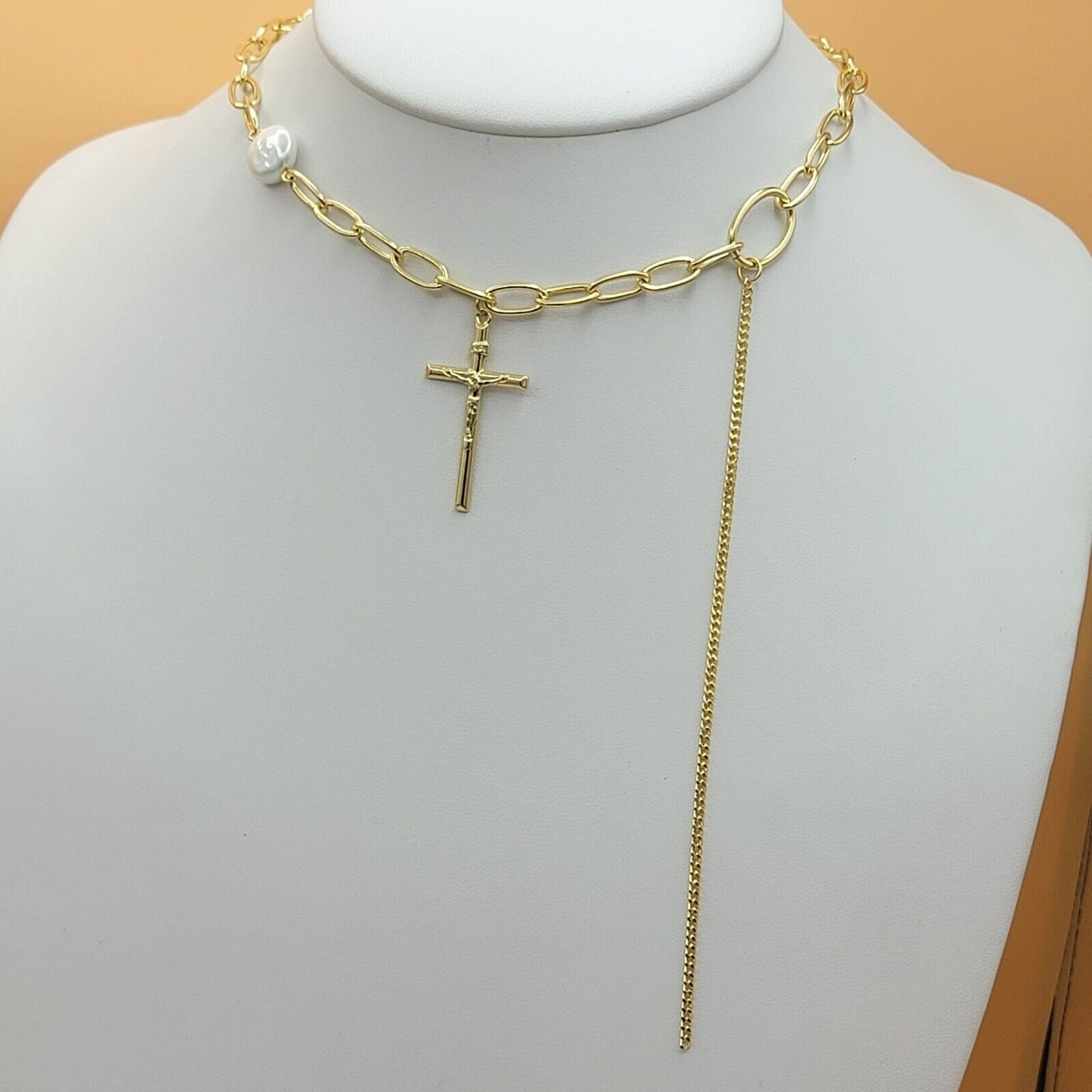 Necklaces - 14K Gold Plated. Cross Pendant & stylish Chain.