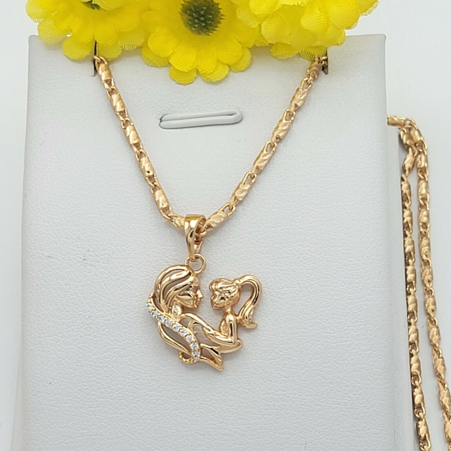 Necklaces - 18K Gold Plated. Mom & Daughter Love Heart Pendant & Chain.