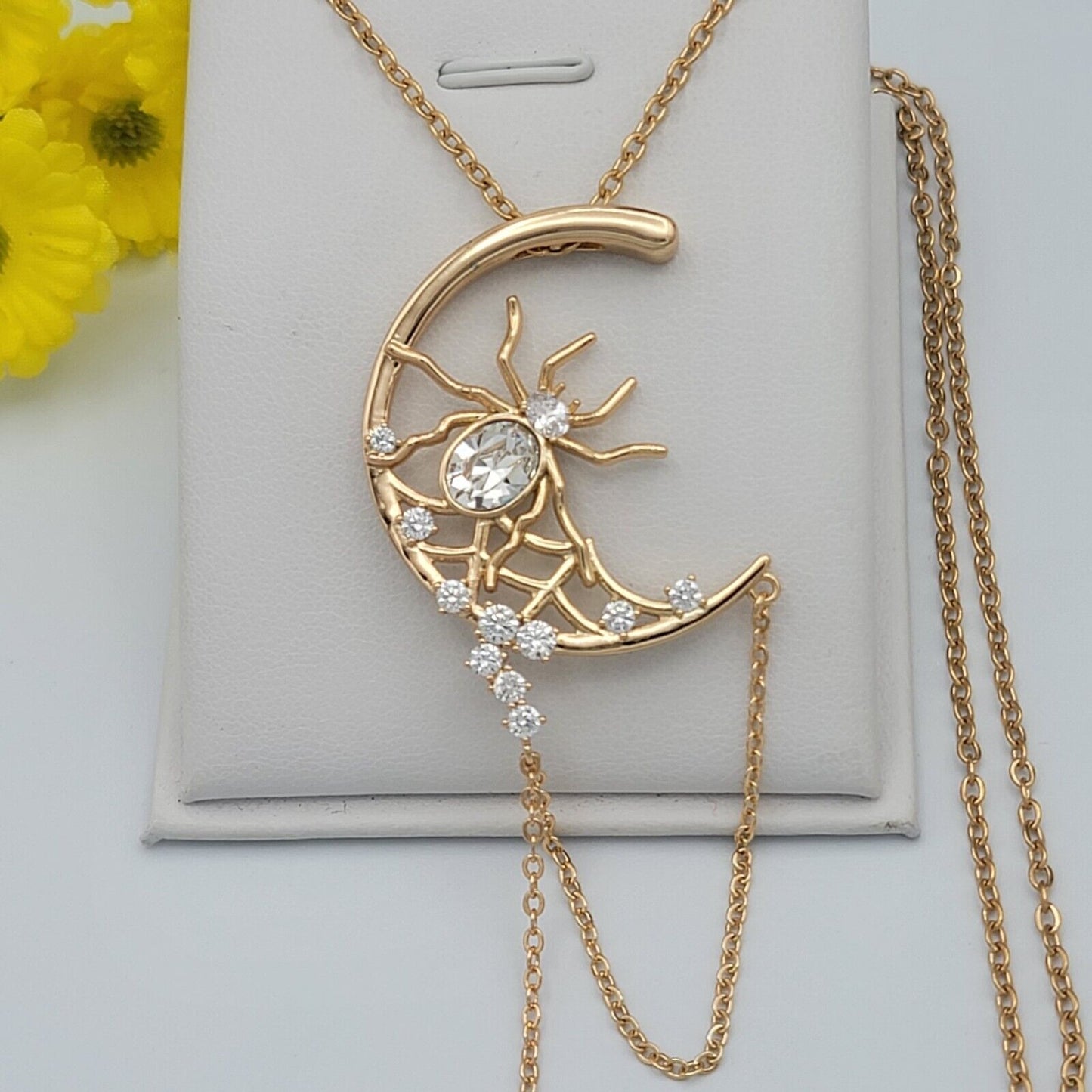 Necklaces - 18K Gold Plated. Spider Pendant & Chain.