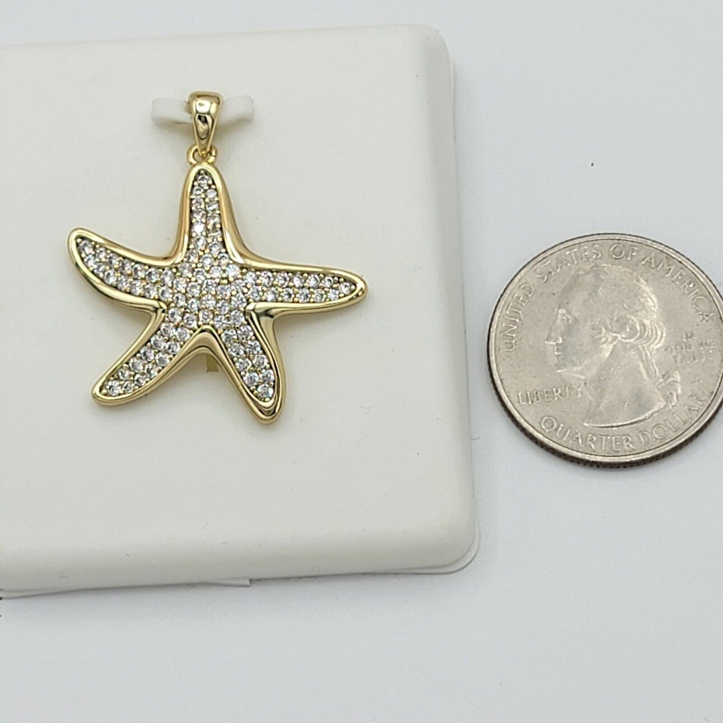 Necklaces - 14K Gold Plated. Shiny Icy Starfish Pendant & Chain.