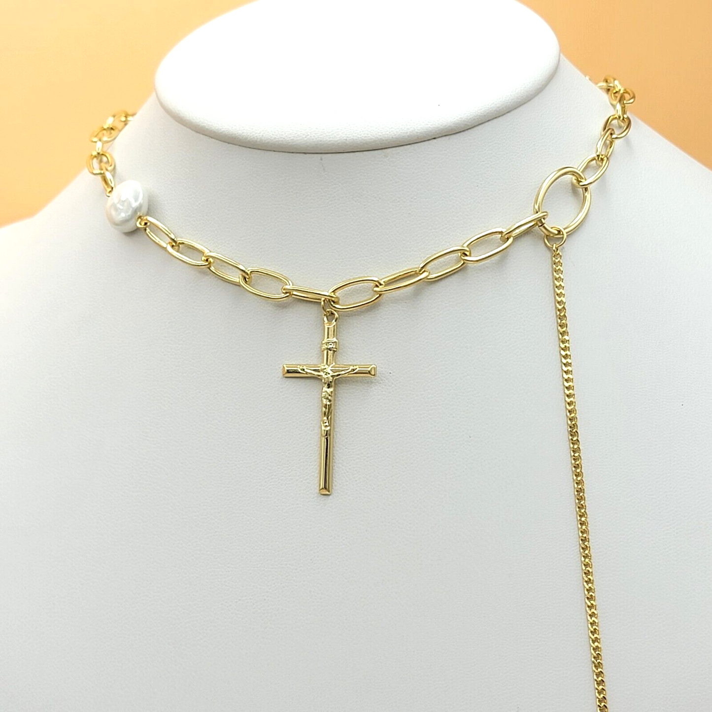 Necklaces - 14K Gold Plated. Cross Pendant & stylish Chain.