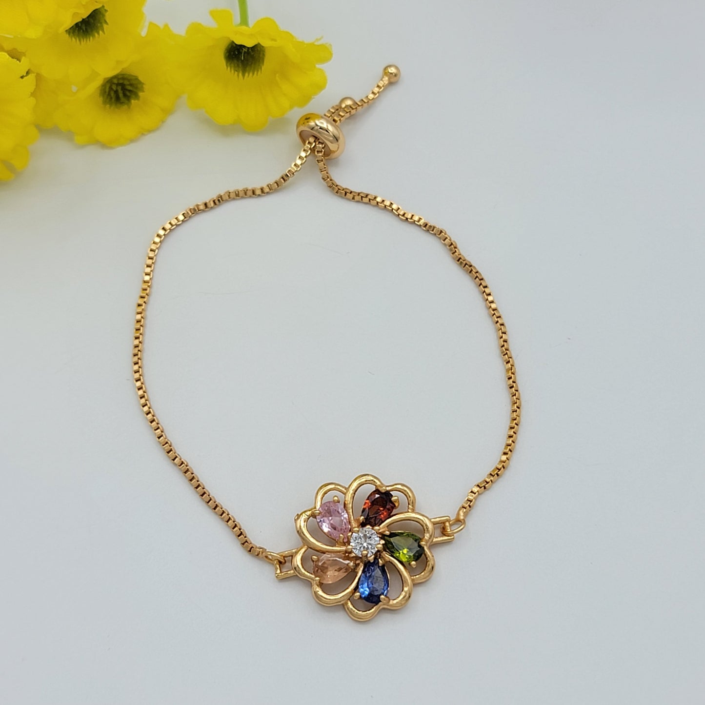 Bracelets - 18K Gold Plated. Flower Adjustable Bracelet.