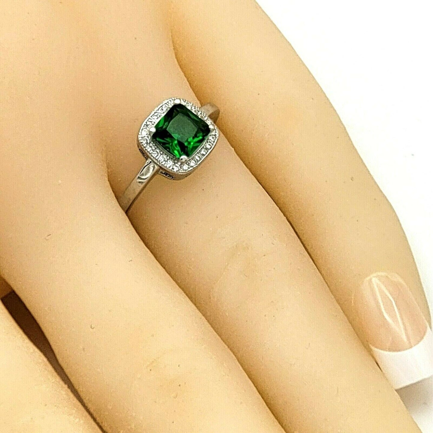 Solid 925 Sterling Silver. Princess Cut Green Cubic Zirconia Ring